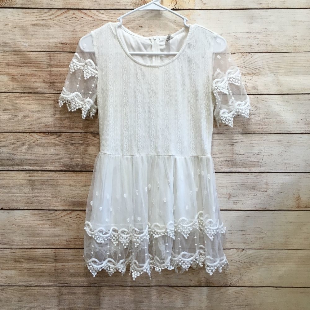 ‎JOURNEY FIVE CROCHETED LACE TOP IN CREAM